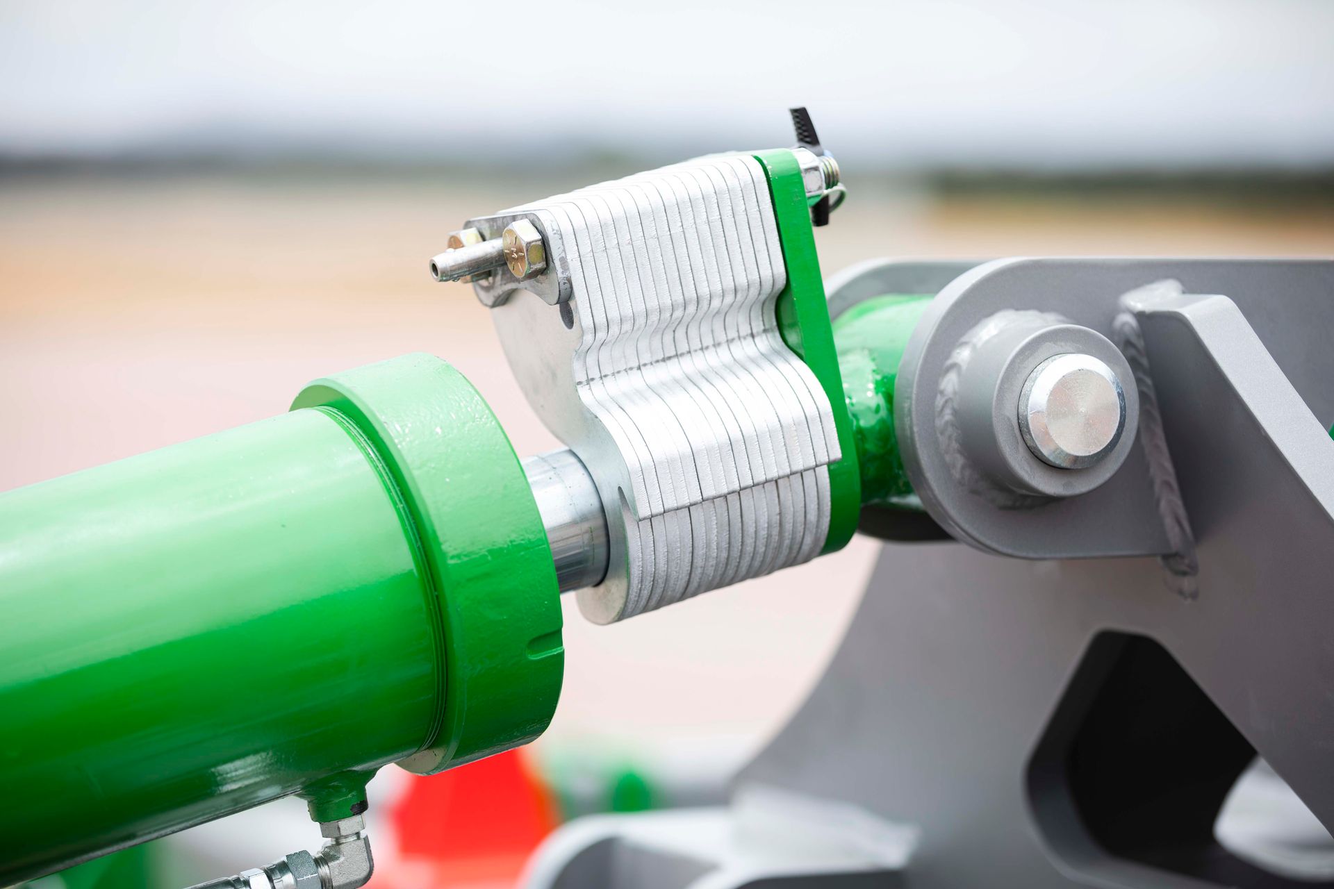 Maintenance-free depth stop spacers on an APEX Hyperdisc hydraulic cylinder
